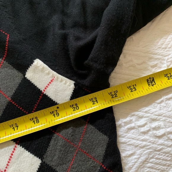 Preppy cardigan. Button down crew neck style. - Picture 4 of 5